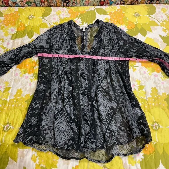 Joie 100% Silk Pleated Semi Sheer Peasant Button Down Blouse Top Size Small - Picture 6 of 9